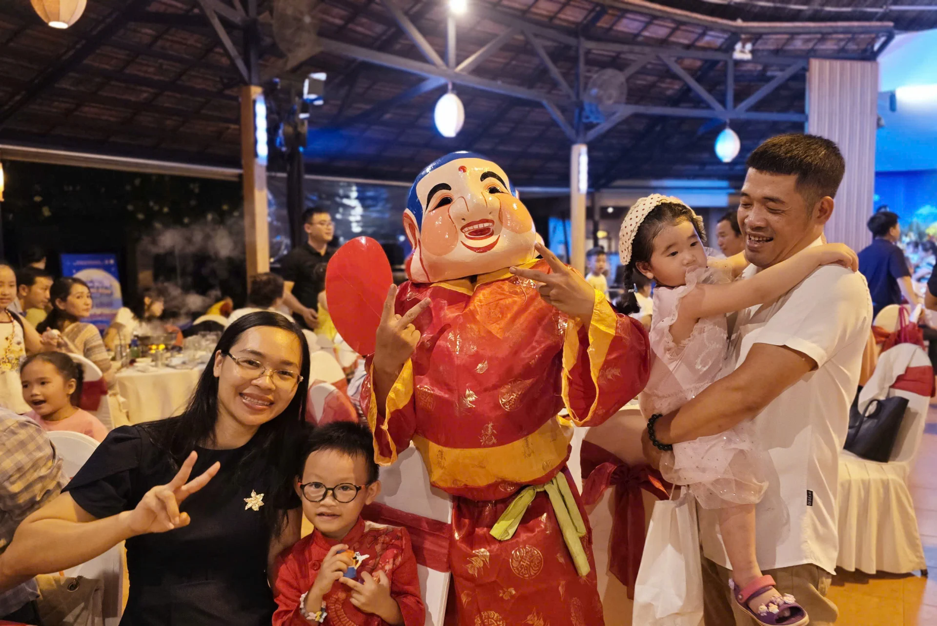 “ĐÊM HỘI TRĂNG RẰM” 2026: RỘN RÀNG TIẾNG CƯỜI, RỰC RỠ ĐÈN LỒNG CÙNG GIA ĐÌNH SPT